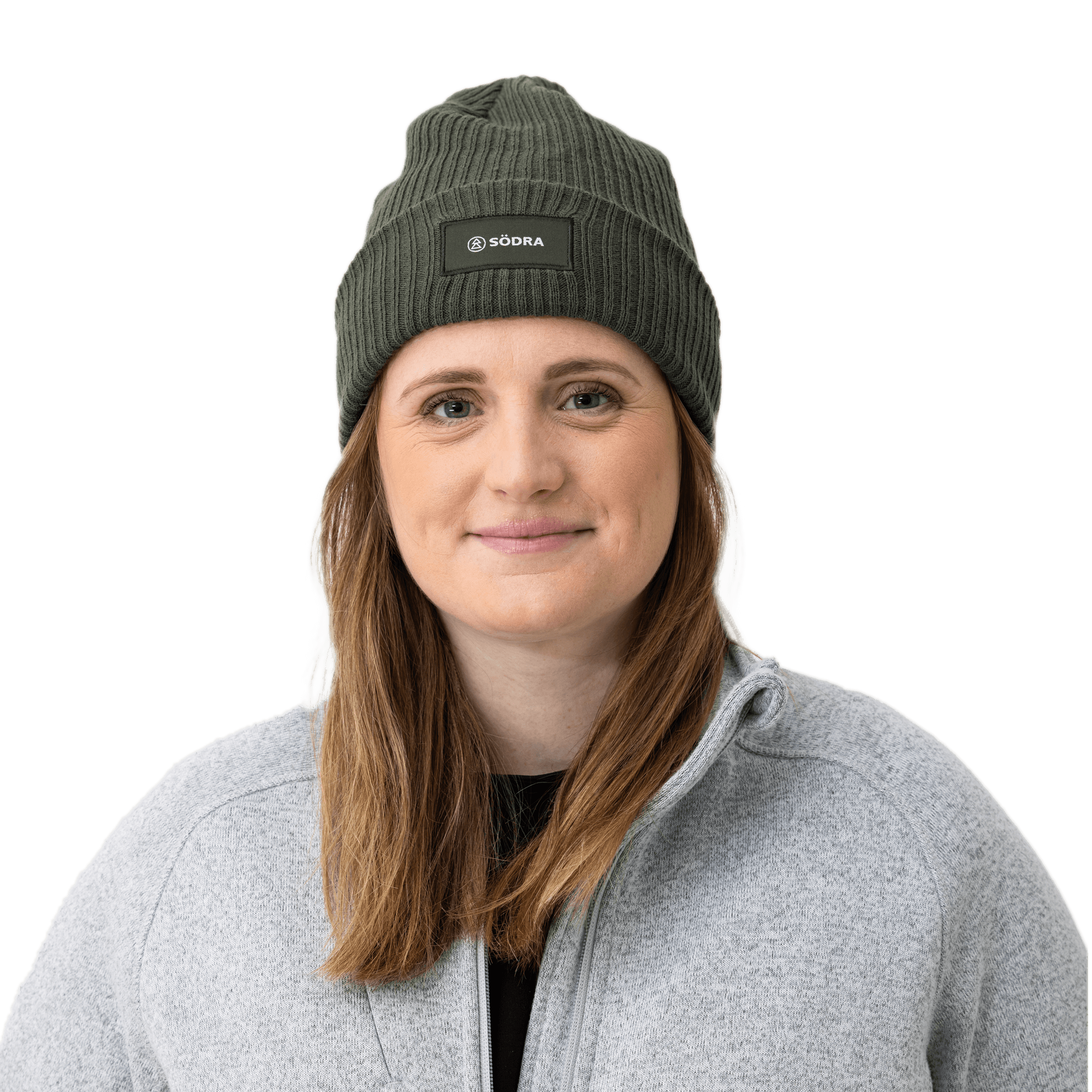 stickad mössa med södra logga på kvinnlig modell